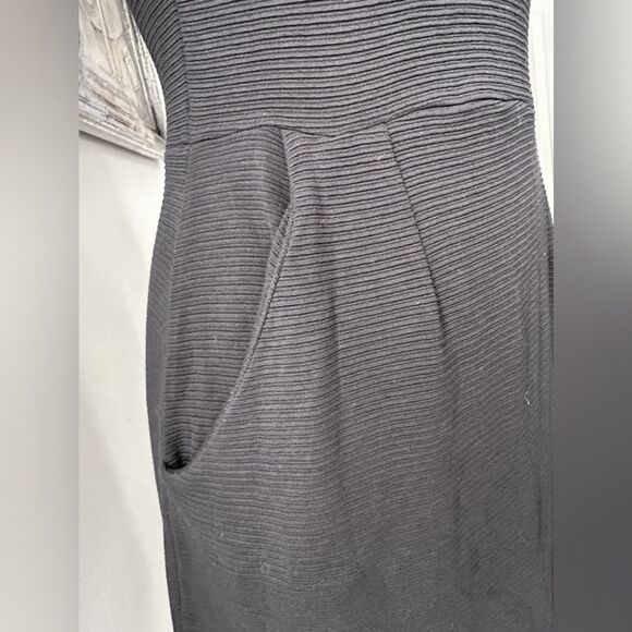 French Connection Short Sleeve Navy Blue Dress With Pockets Size 2 - Picture 5 of 8